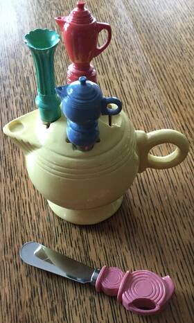 Copco Fiestaware 070896935656 Vintage 5 Piece Fiesta Teapot Canap Set With 4 Cheese / Butter Spreaders