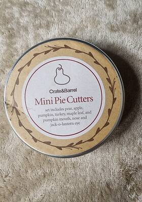 Crate And Barrel 492-267 Set Of 6 Mini Pie Cutters. Fall Themed