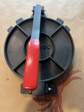 8216 Ezyec Ezyec‘ S Cast Iron Tortilla Press 10 Inch - Maker With Silicone Handle Inclu