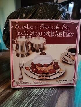 4679 Fox Run Craftsmen Vintage Strawberry Shortcake Set 4 Pans And 1 Huller 1982 Usa