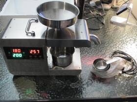 Np-htc18 Gagaiu Professional 600w Temperature Control Oil Press Machine Up To 90% Yield Rate