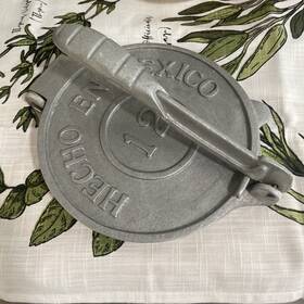 Gonzalez 090820172 Hecho Mexico Metal Cast Aluminum Pro Restaurant Quality Tortilla Maker Round 7 Inch