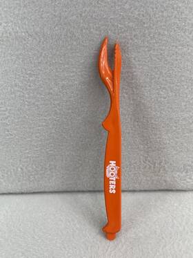 2687-5 Hooters Sea Sheller Shellfish Cracker Tool Crab Lobster Shrimp Orange Logo