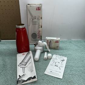 P282 Isi Mini Whip Dispenser 1/2 Pint 0.25 L Stainless Steel Bottle Red Color P282 Isi Mini Whip Dispenser 1/2 Pint 0.25 L Stainless Steel Bottle Red Color