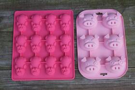Mobi 16-030-0006 12 Pigs In A Blanket Silicone Snack Mold/ Funny Faces Piggy Ice Mold Baking