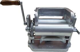 Monarca 381134702191 5 Inch Cutter Aluminum Manual Flower Corn Tortilla Maker Roller Press Used