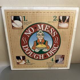 No Mess Dough Disc 020933413562 16 Inch Round Pastry Board With Washable Cloth Used