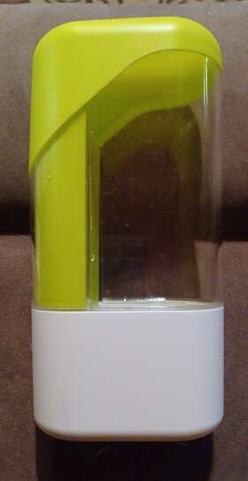 100184 Pampered Chef Herb Keeper#100184 Green - Complete