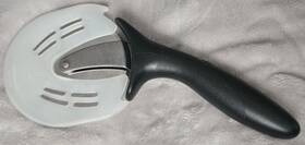 100359 Pampered Chef Vintage Pizza Cutter Dishwasher-safe 4 Inch Wheel - Older Style