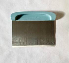 100598 Pampered Chef Bench Scraper/dough Cutter Kitchen Tool