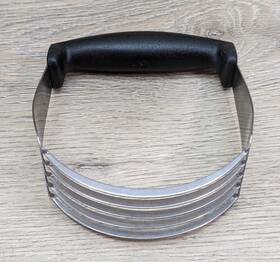 1686 Pampered Chef Pastry Blender #1686 Stainless With Black Handle Discontinued