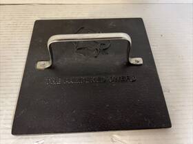 2875 Pampered Chef Cast Iron Panini Burger Bacon Press 8-1/2 Inch Grill Griddle