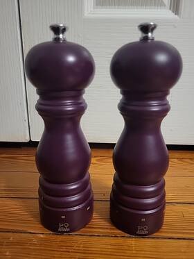 Peugeot 006950045067 Paris Uselect 7 Inch Salt And Pepper Mill Set - Eggplant/purple Euc France