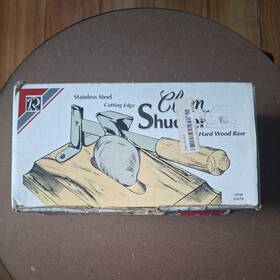 R&m International Corporation 3570 Vtg Stainless Steel Cutting-edge Clam Shucker Hard Wood Base Used