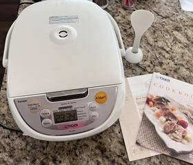 Jbv-s18u Tiger Microcomputer Controlled 4-1 Rice Cooker White - Used