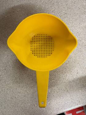 1200-8 Tupperware Yellow Small Strainer Colander #1200-8 Used