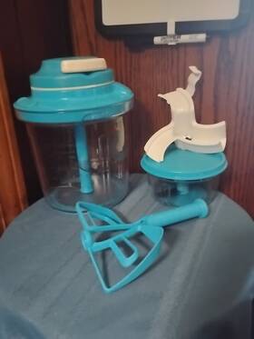 1238 Tupperware Vintage Power Chef System Salt Water Taffy Blue