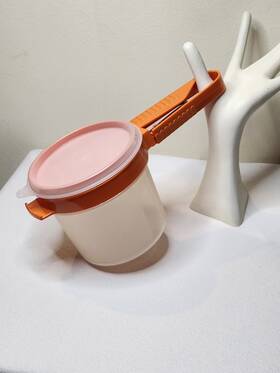 1889 Tupperware Vintage Hand Held Sifter With Storage #1889 Harvest Orange Gadget
