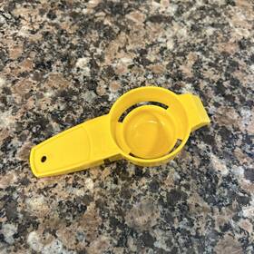 779-2 Tupperware Egg Yolk Separator Vtg Yellow Baking Gadget Kitchen Tool Used