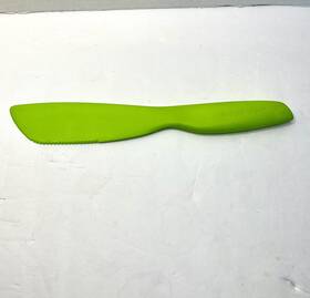 7902 Tupperware Lime Green Serrated Sandwich Knife Spreader Cutter