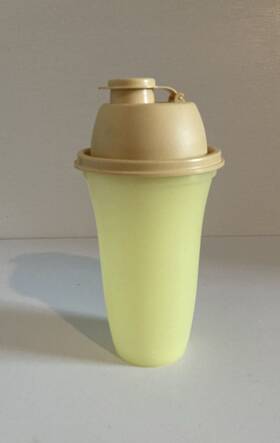Tupperware 844-11 Vtg Quick Shake Gravy Drink Mixer Shaker Yellow Peach Lid
