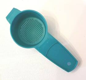 879-4 Tupperware Mini Tea Strainer Sifter Vtg Teal Blue Gadget Kitchen Tool