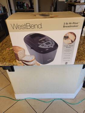 77515 West Bend Westend. 3 Lb. Hi-rise. Breadmaker