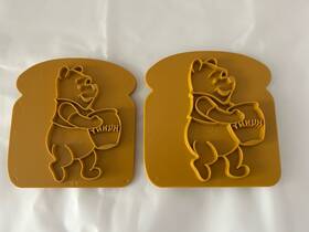 417-53358 Wilton Vtg Winnie The Pooh Cookie Sandwich Bread Press Disney Honey Gold 1994