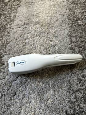 572632 Zyliss Easy Clean Garlic Press Used Very Nice White