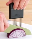 The Pampered Chef Hold Slice #1101 Onion Potato Tomato Fruit Prep Tool. Fixed Price $5.97.