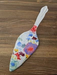 The Pioneer Woman Spring Celia Linen Ceramic Floral Stoneware Pie/cake Server. Fixed Price $12.00.