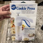 Wilton 2104-4011 Cookie Press 12 Discs New Open Box Comfort Grip. Fixed Price $15.00.