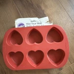 Wilton Silicone Heart 6 Cupcake Size Baking Or Molding Gelatin Valentine. Fixed Price $9.42.