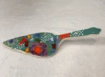 The Pioneer Woman Floral Pie Cake Server Turquoise Stoneware Ceramic 2912 Dmt. Fixed Price $18.99.