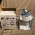 Vintage Pampered Chef Large Volume Manual Crank Ice Shaver BB-002 Used- Box. Fixed Price $19.00.