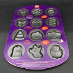 Wilton Halloween 12 Cavity Non-stick Cookie Pan Monster Bat Cat & More 2008. Fixed Price $12.00.