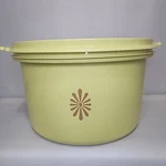 Vintage Tupperware Lemon Yellow Sunburst Cake Carrier Taker Saver #683-5. Fixed Price $24.95.