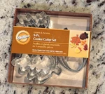 Wilton 9 Piece Leaves & Acorns Metal Cookie Cutter Set New Fall Autumn Harvest. Fixed Price $9.00.