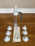 Vtg Pampered Chef Easy Accent Decorator With Tips #1770-5/96 Book. Fixed Price $19.99.