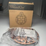 Pampered Chef Round-up From The Heart Trivet 2007 #2938 New In Box. Fixed Price $39.96.
