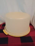 Vintage Tupperware Round Cake Taker Carrier Harvest Gold 10 No Handle. Fixed Price $14.50.