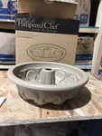 New Pampered Chef Silicone Crown Cake Pan 1614. Fixed Price $14.00.