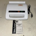 Betty Crocker Stuff-n-munch White Sandwich Maker Model BC-1946. Fixed Price $15.25.