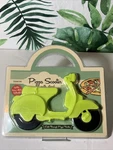 Eddingtons Green Scooter Pizza Cutter Made Uk Lime. Fixed Price $23.13.