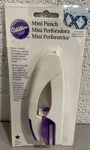 New Wilton Mini Punch For Fondant/gum Paste Star Shape Cupcake Decoration. Fixed Price $8.99.