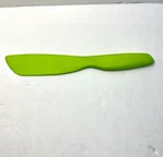 Tupperware Lime Green Serrated Sandwich Knife Spreader Cutter 7902. Fixed Price $5.50.