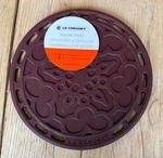 Le Creuset 8 In Round Silicone French Trivet Hot Pad Gripper Rhone Garnet New. Fixed Price $32.99.