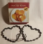 Williams Sonoma Scalloped Heart Pancake Molds 2 Only 6" Metal Non Stick. Fixed Price $11.99.