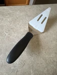 Pampered Chef Pie Server Euc. Fixed Price $10.00.