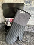 New Kitchen Aid Two Large Oven Gloves Non Slip Silicone Grip Up To 500 Degrees. Fixed Price $17.95.